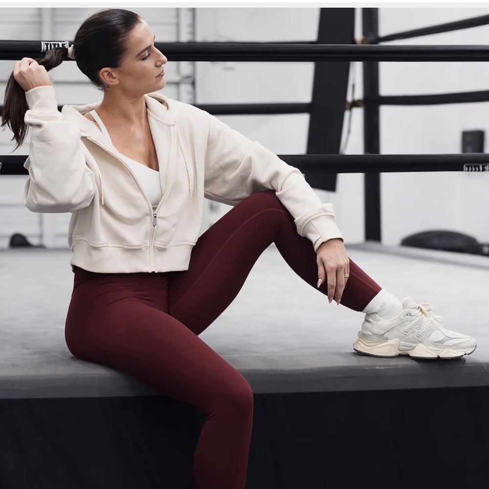 Athleta Forever Fleece Crop Full Zip - Size L
Color: Bone